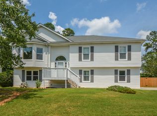 200 Lacey Oak Ln, Loganville, GA 30052