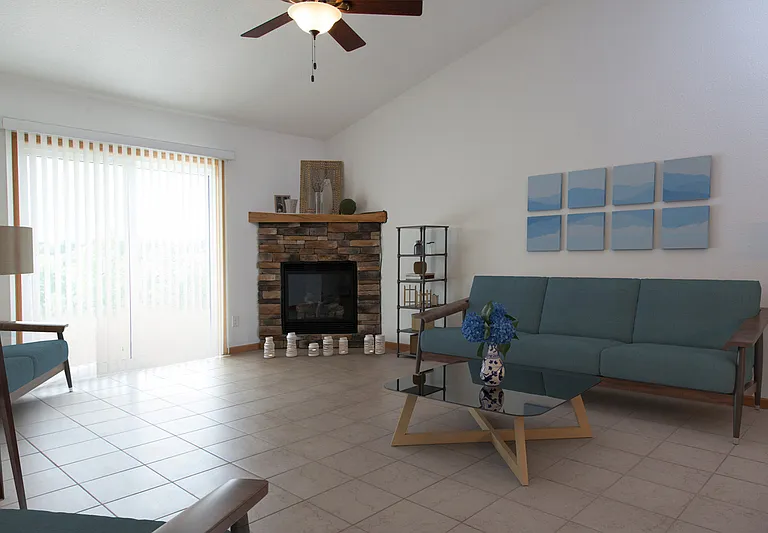 565 Lulu Ln — Photo 8