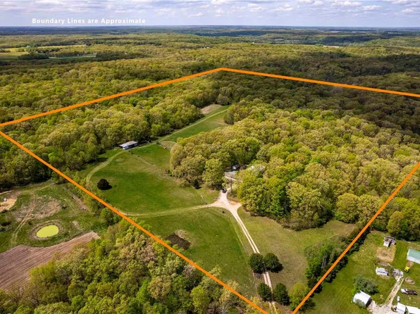 397 Hawkeye Dr, Hawk Point, MO 63349