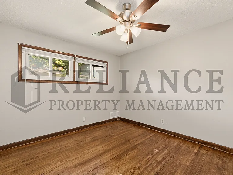 9923 W Binter Ln — Photo 37