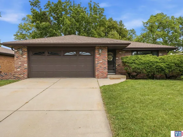 2520 Dorothy Dr, Lincoln, NE 68507