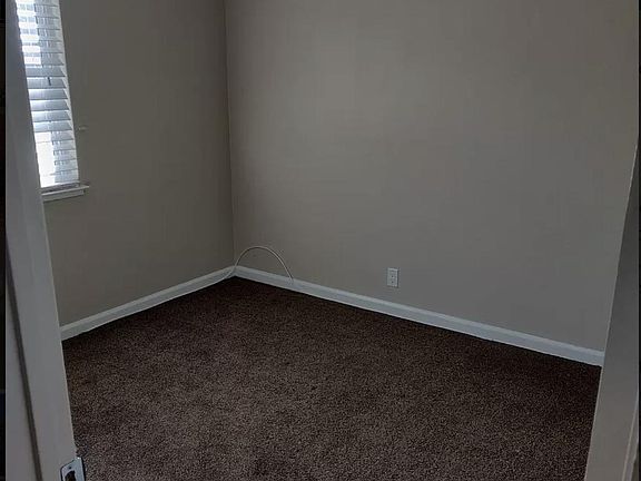 2nd image of 3247 Round Hill Dr