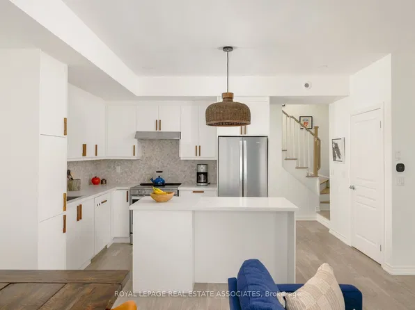 115 Long Branch Ave #3, Toronto, ON M8W 0A9