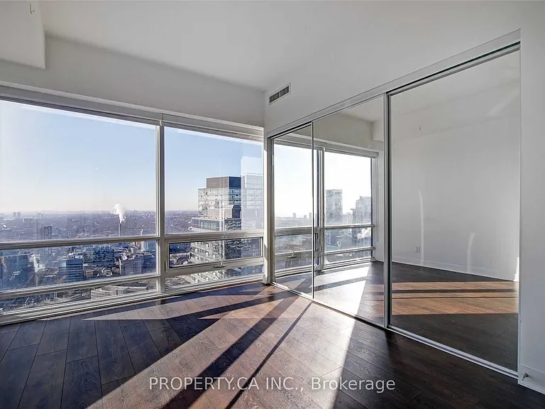 15 Grenville St #4704 — Photo 8