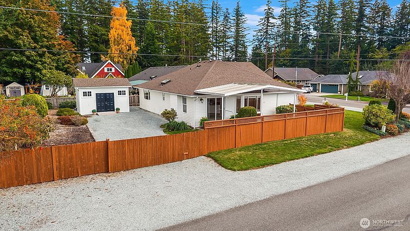 3rd image of 381 MacBrae Drive