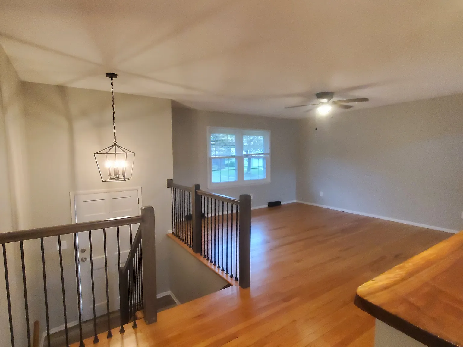 3 bed, 1.5 bath, 1573 sqft, $2,400 — Photo 2