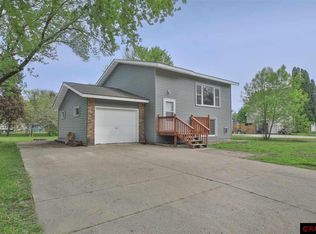 523 7th St SW, Waseca, MN 56093