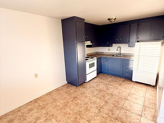 3rd image of 755 Rose Ave Unit 13