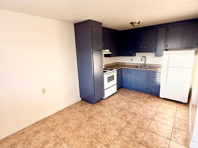 755 Rose Ave #13 — Photo 3