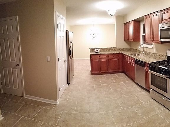 2nd image of 982 Richwood Cir