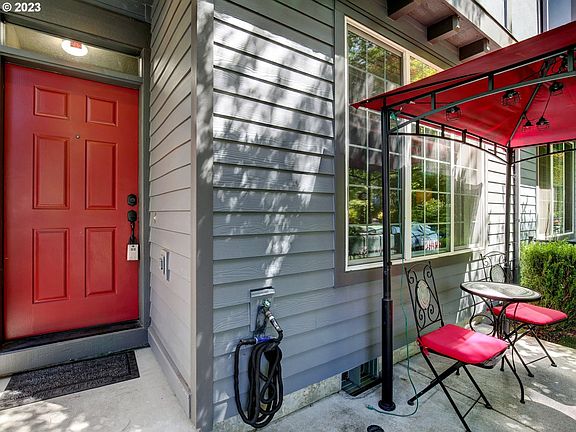 3rd image of 1168 SE Alika Ave