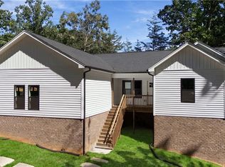 104 Oakwood Trail Rd, King, NC 27021
