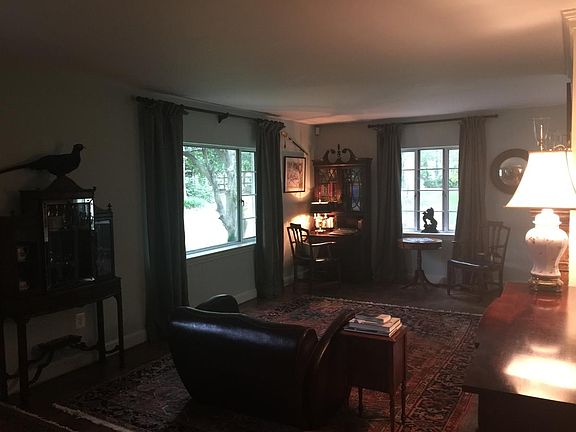 Living Room - Photo 3