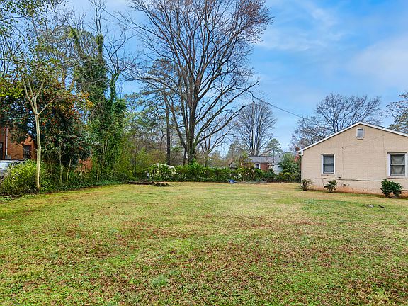 2nd image of 404 Lamont St Lot 2