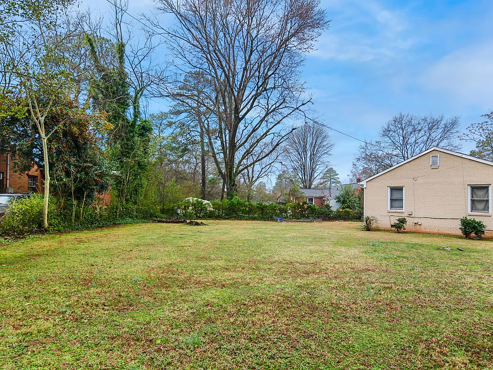 2nd image of 404 Lamont St Lot 2