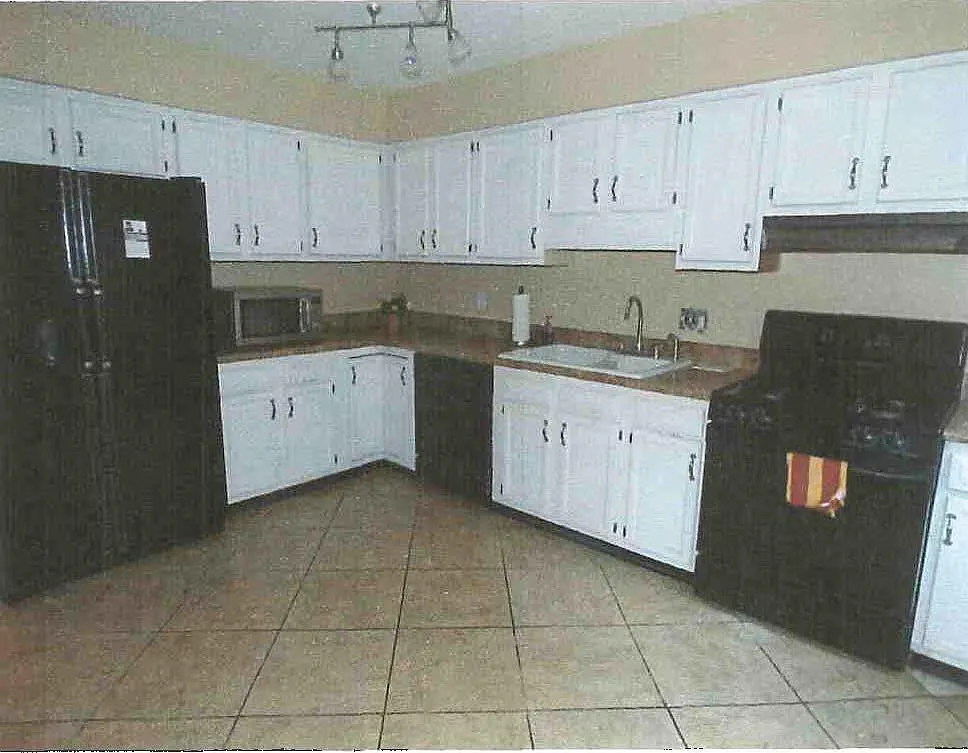 3 bed, 1547 sqft, $2,200 — Photo 2