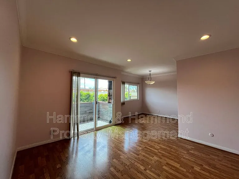 5400 Newcastle Ave #43 — Photo 7
