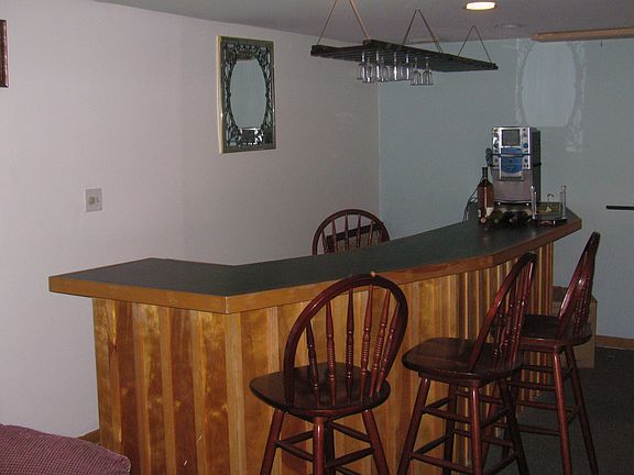 Finished basement w/ bar