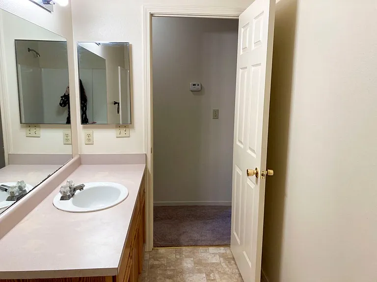 2025 Thiel Ave — Photo 9