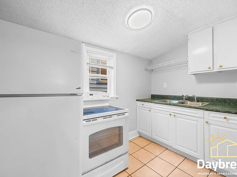 112 E Anderson St — Photo 6