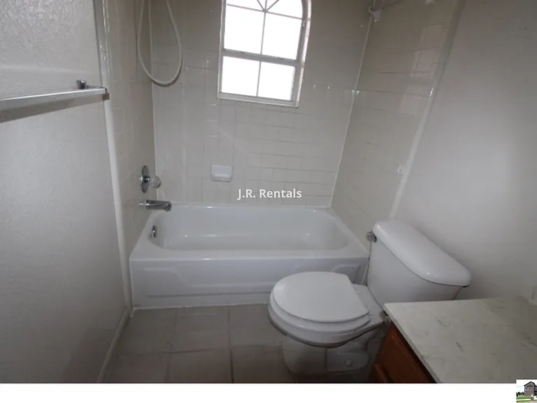 5211 James Loop — Photo 5