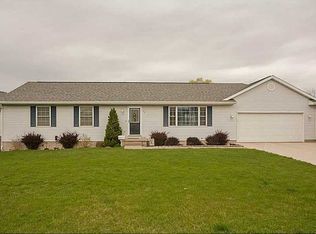 225 Erusha Dr NE, Walford, IA 52351