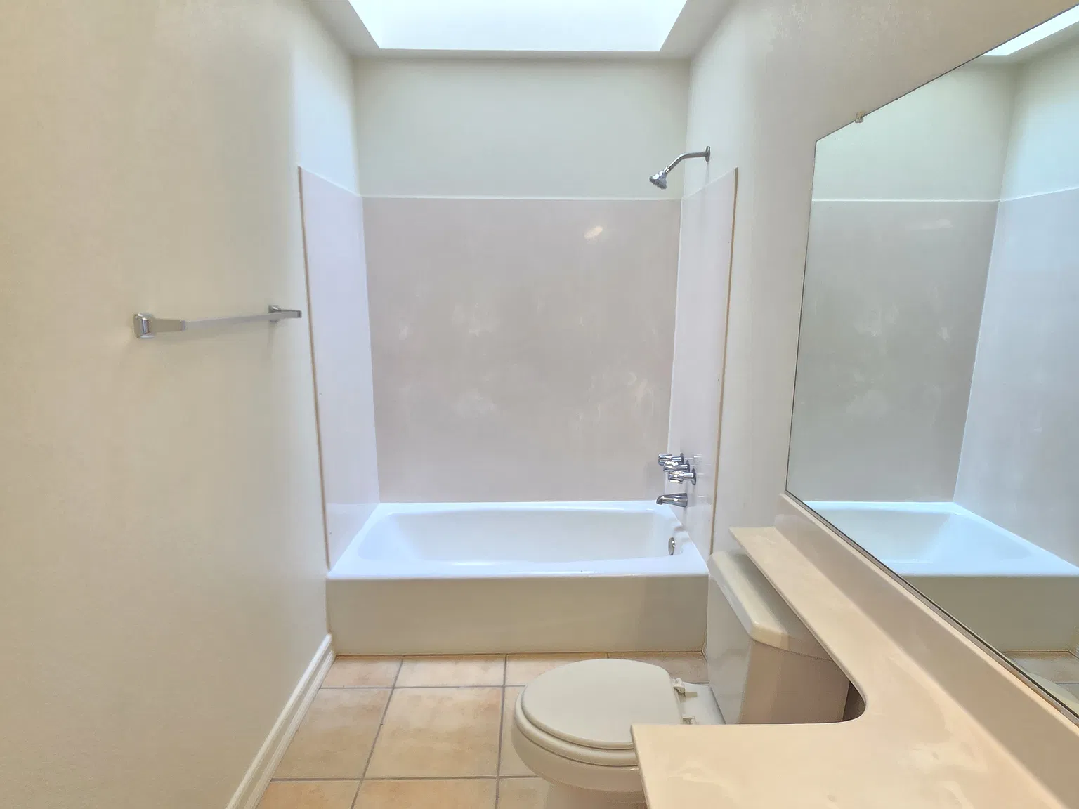 4 bed, 1796 sqft, $2,175 — Photo 2