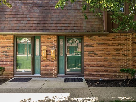 3rd image of 413 Shell Ct E