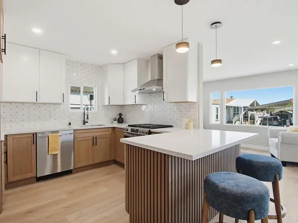 68 Brookside Ln, Oceanside, CA 92056