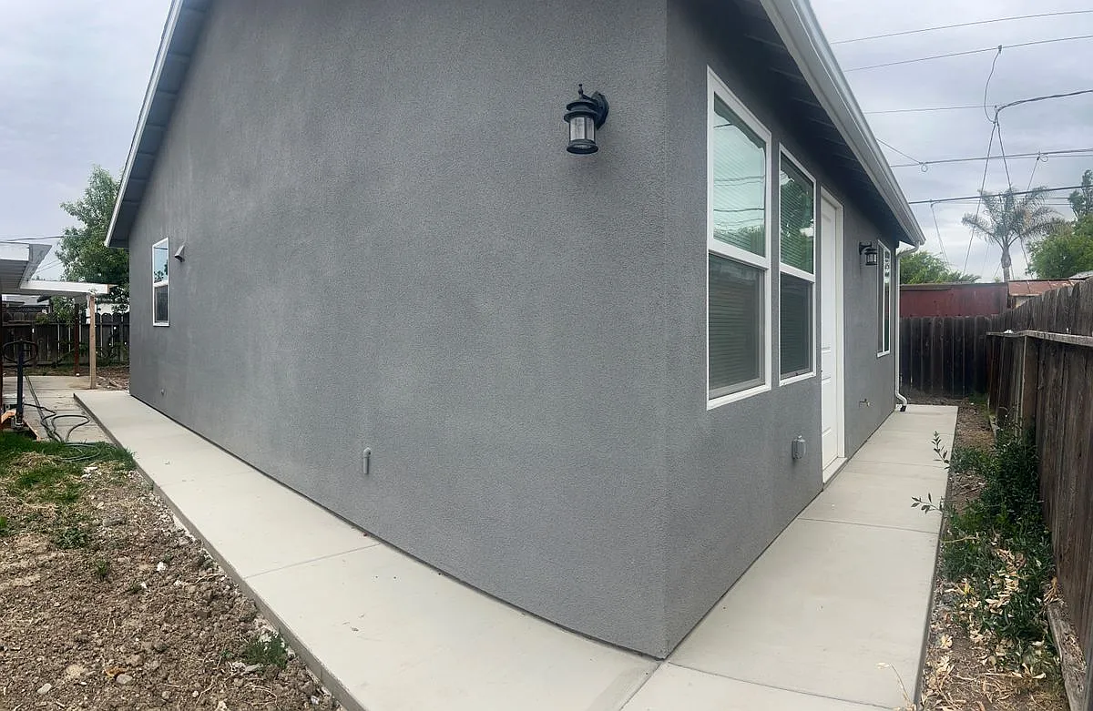 Building Photo - 119 E Pereira Ave