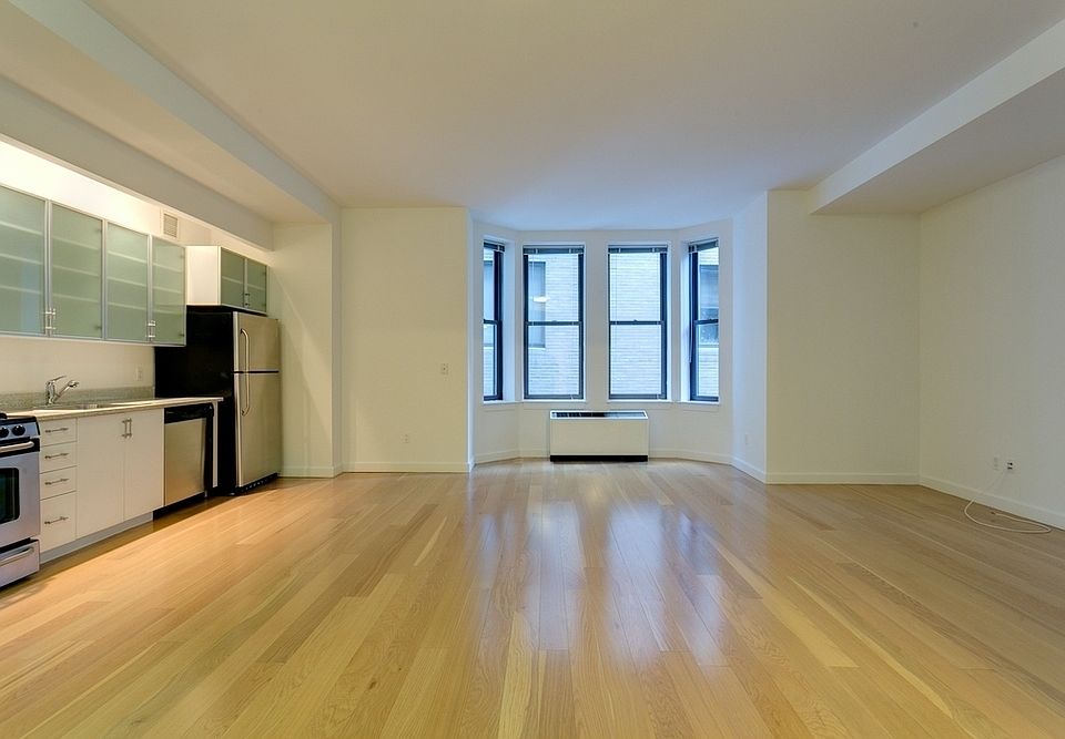 1st image of 37 Wall St APT 25G