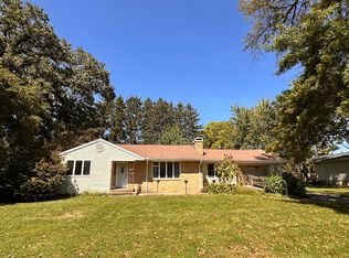 823 E Allen St, Farmer City, IL 61842