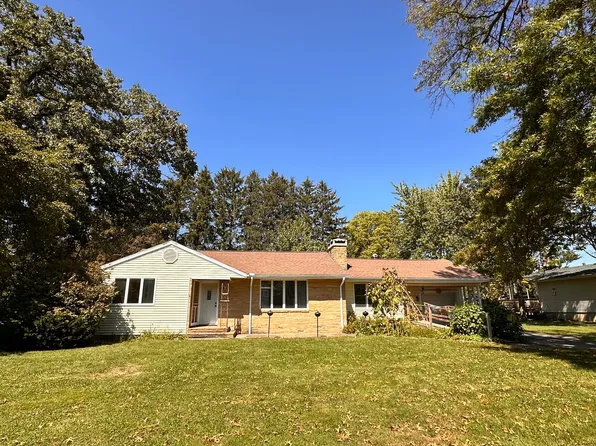 823 E Allen St, Farmer City, IL 61842