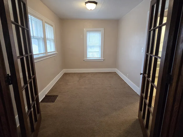 2400 S Henry St — Photo 6
