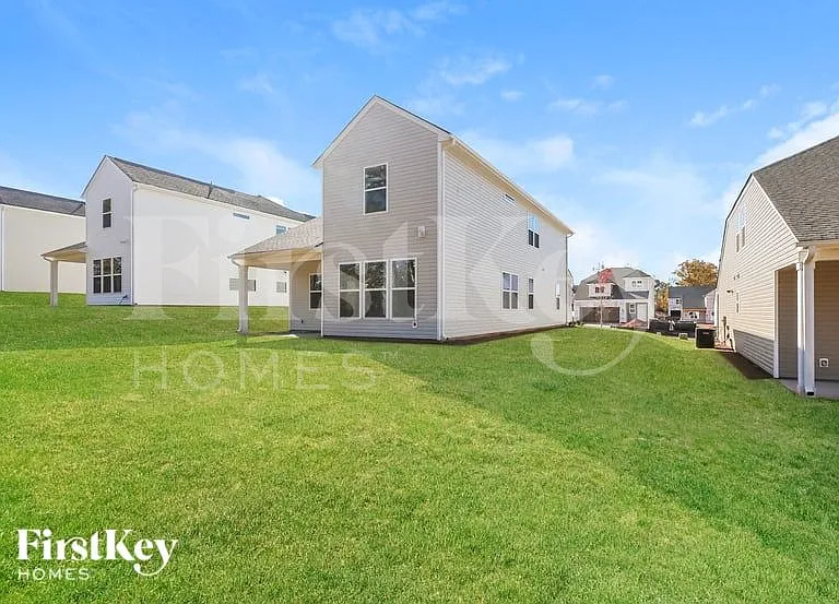 534 Hillpark Ln — Photo 15