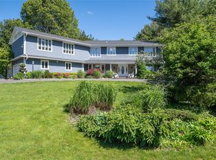 1 Anvil Ct, Dix Hills, NY 11746