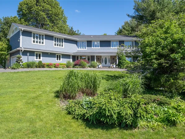 1 Anvil Court, Dix Hills, NY 11746