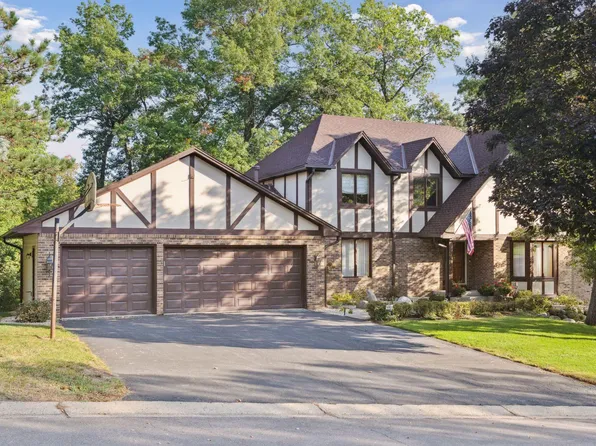 8669 143rd Street Ct, Saint Paul, MN 55124