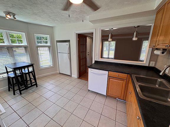 4th image of 407 Roth Blvd
