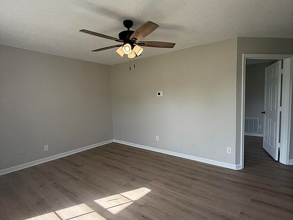 3rd image of 8644 Cropper Rd