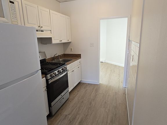 5th image of 305 Bridge St #B