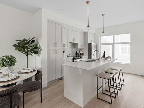 3rd image of 2538 Shelbourne St #1