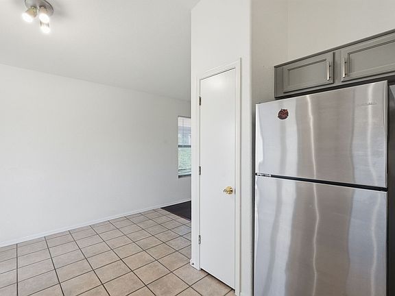 4th image of 15033 W Ventura St