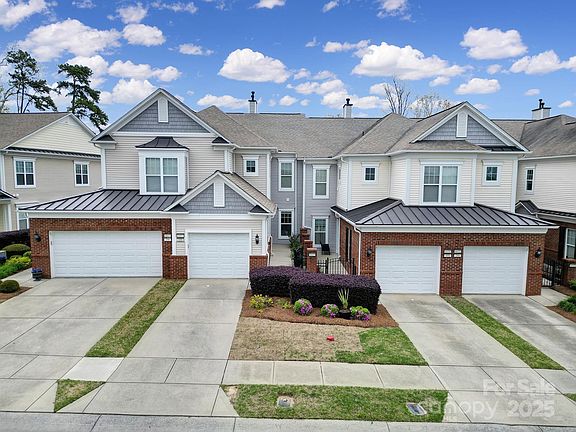3rd image of 44455 Oriole Dr Unit 100