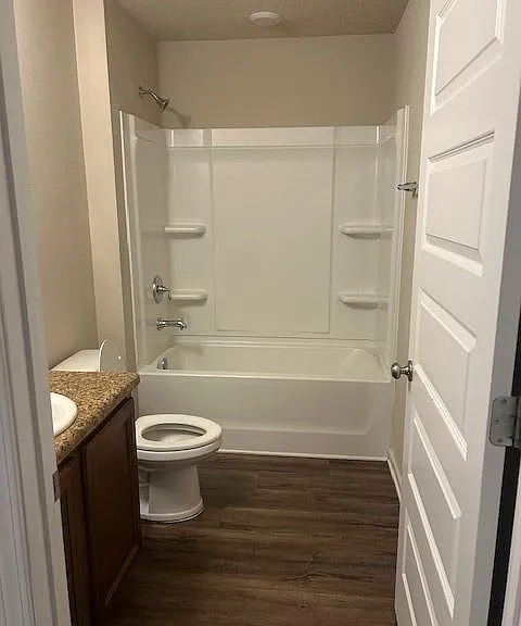 1718 Calgary Dr W — Photo 12