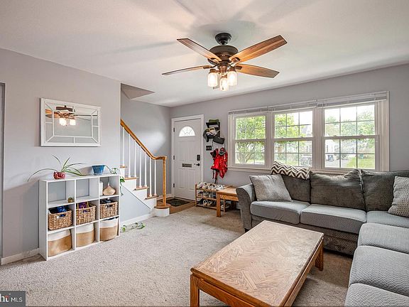 5th image of 136 Bradley Ave