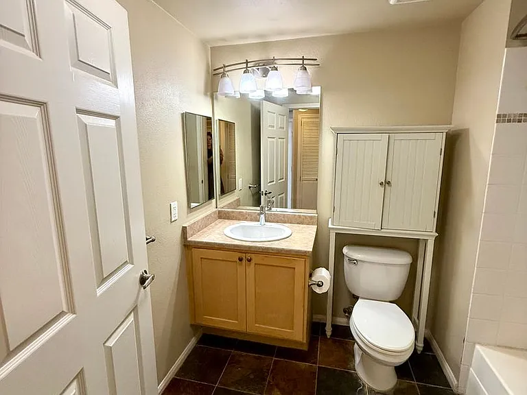 2400 5th Ave #219 — Photo 22