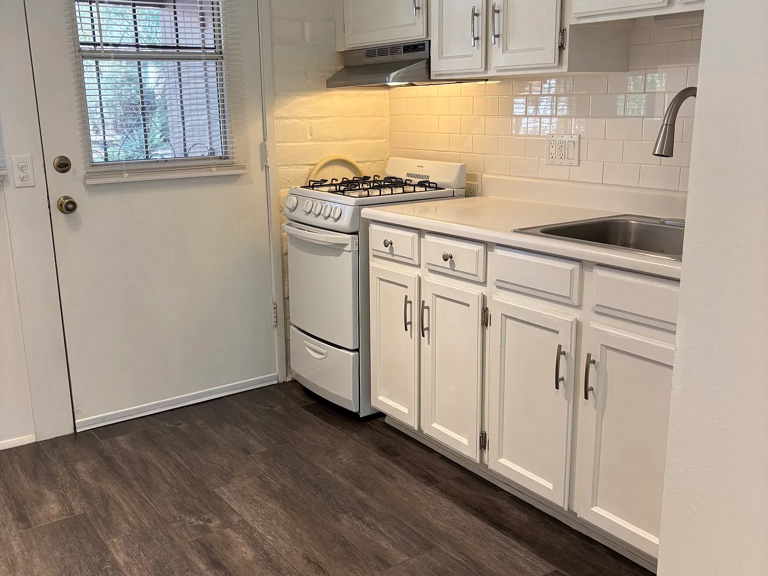 2 bed, 697 sqft, $1,200 — Photo 4