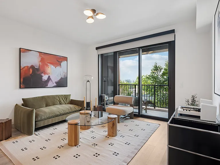 One Bedroom Model Apartment in West Midtown with Balcony