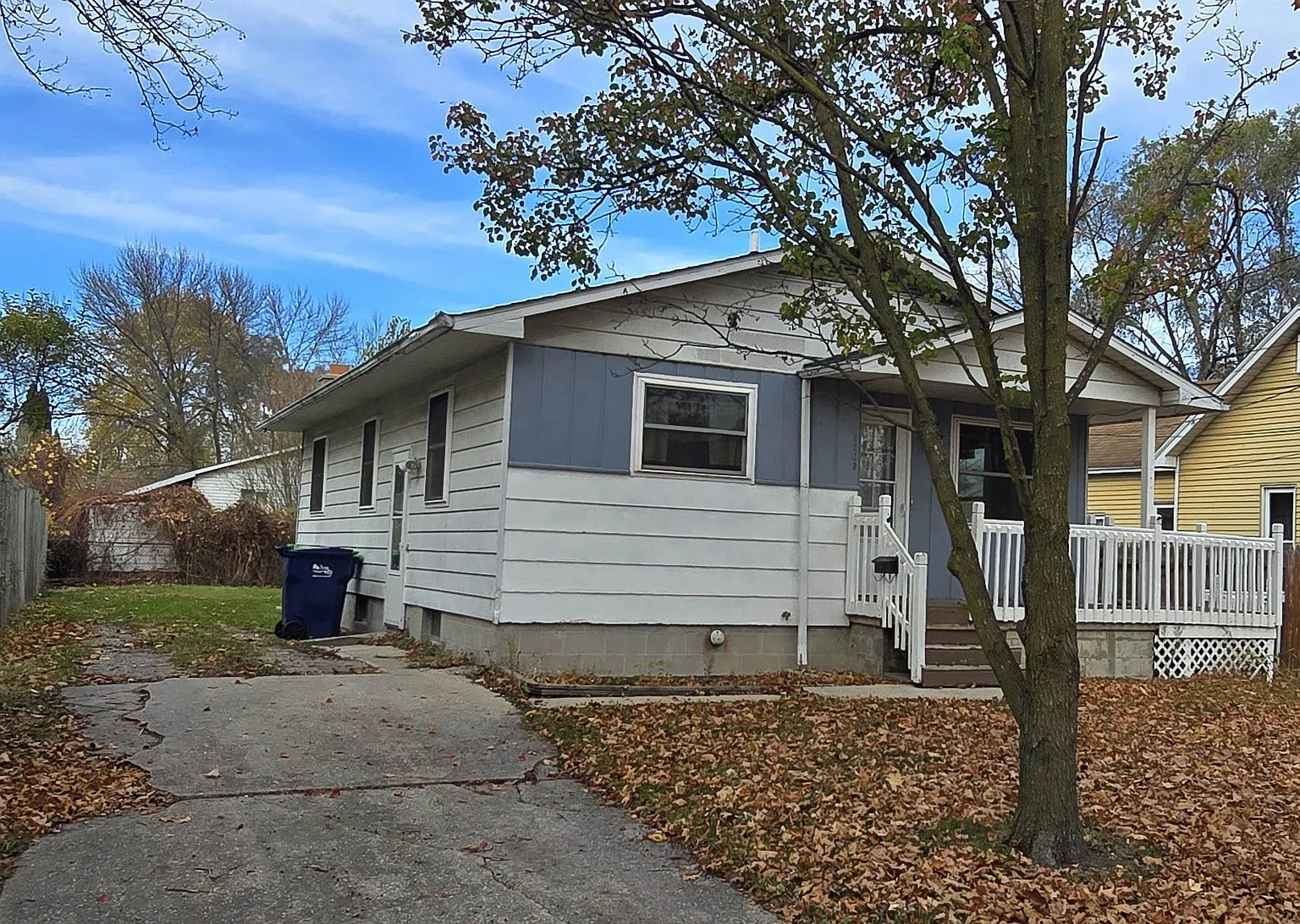 1203 Elm St photo 1